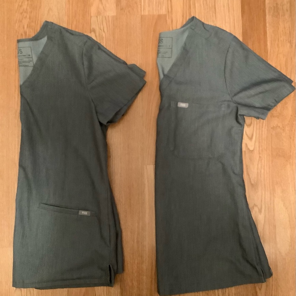 Graphite (gray) Figs scrub set, size small.